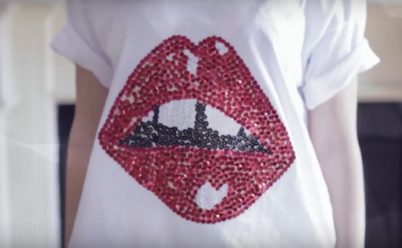 DIY: How To Make Hot Lips T-Shirt